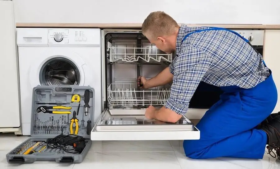 Polatlı Philips servisi teknisyen ekibi beyaz eşya tamiri yaparken